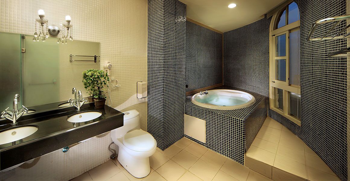 vip double room | bathroom | shower, hair dryer, towels, shampoo