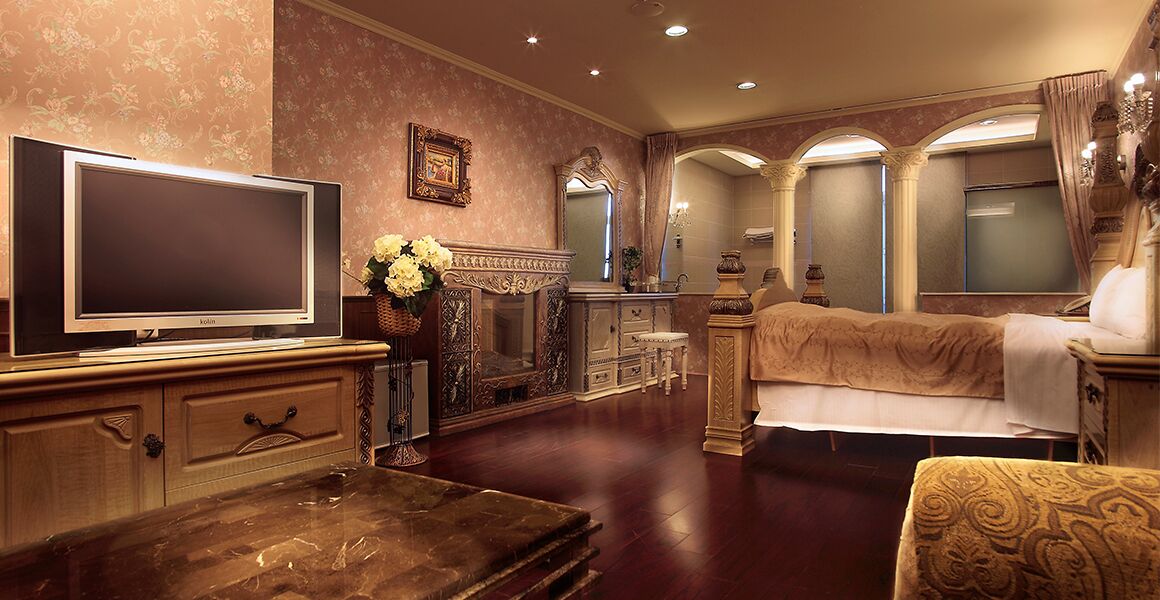 deluxe double room | blackout curtains, rollaway beds, bed sheets