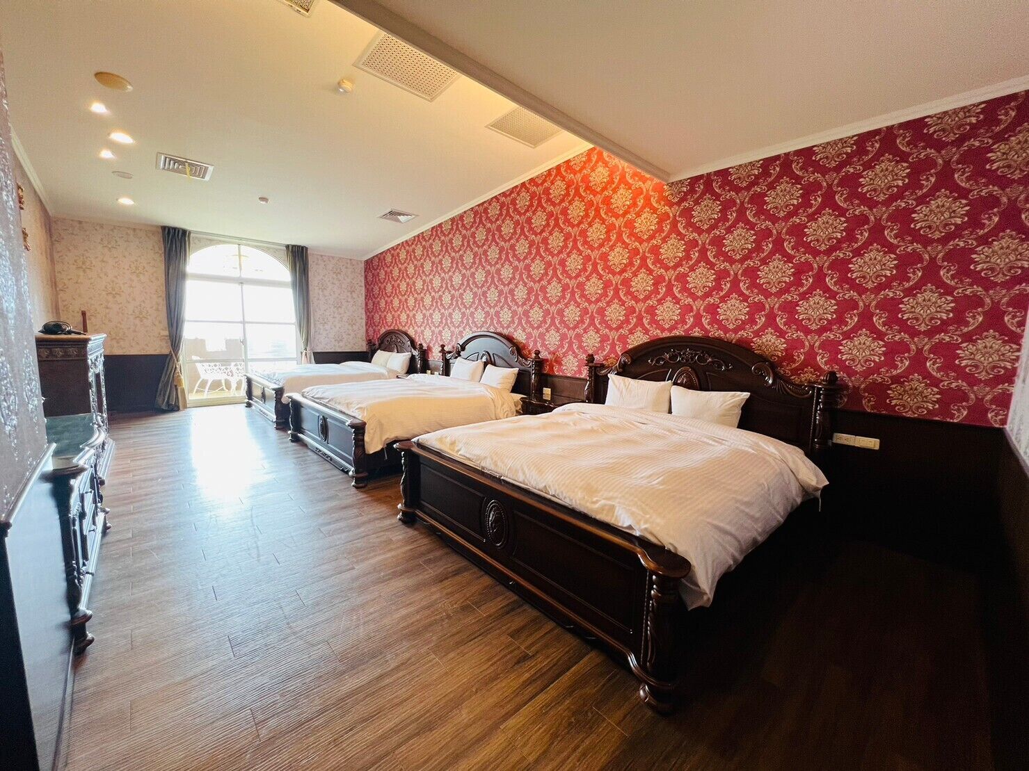 Royal Room | Blackout drapes, rollaway beds