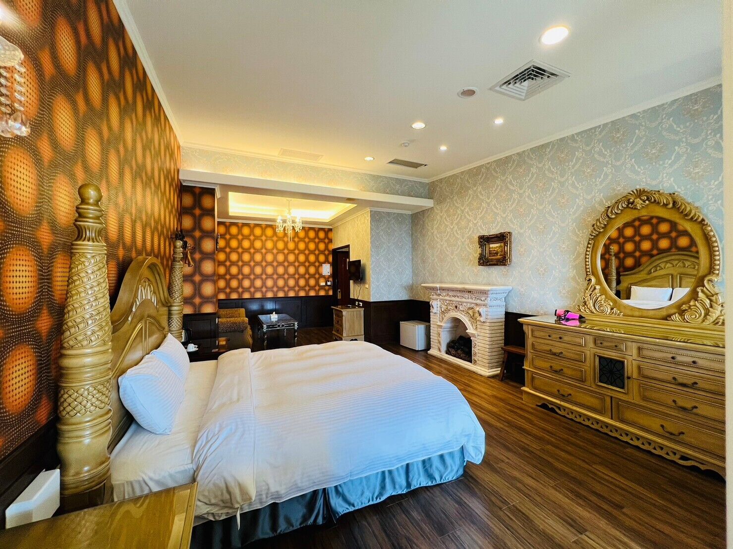 Deluxe Double Room | Blackout drapes, rollaway beds