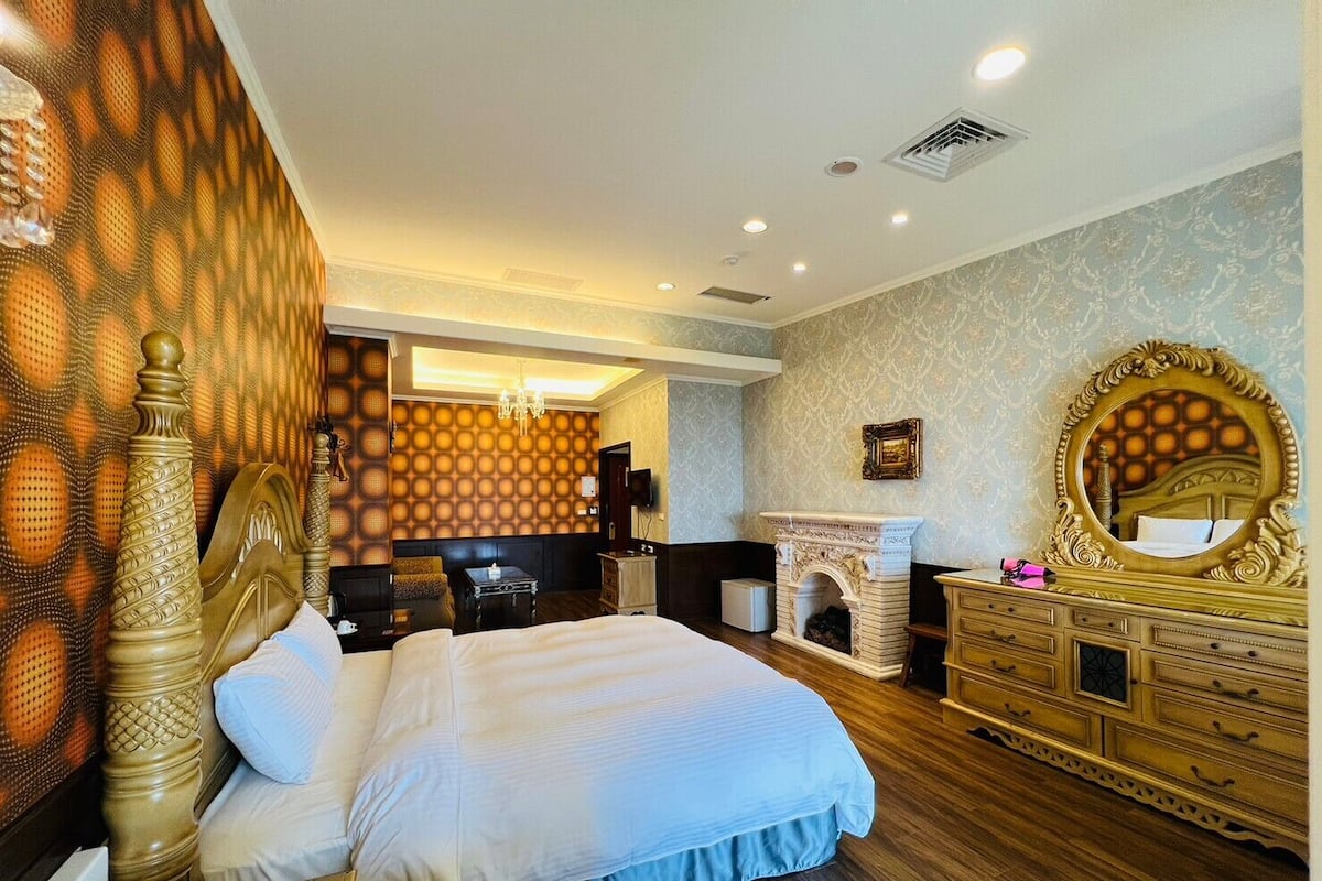 Deluxe Double Room | Blackout drapes, rollaway beds