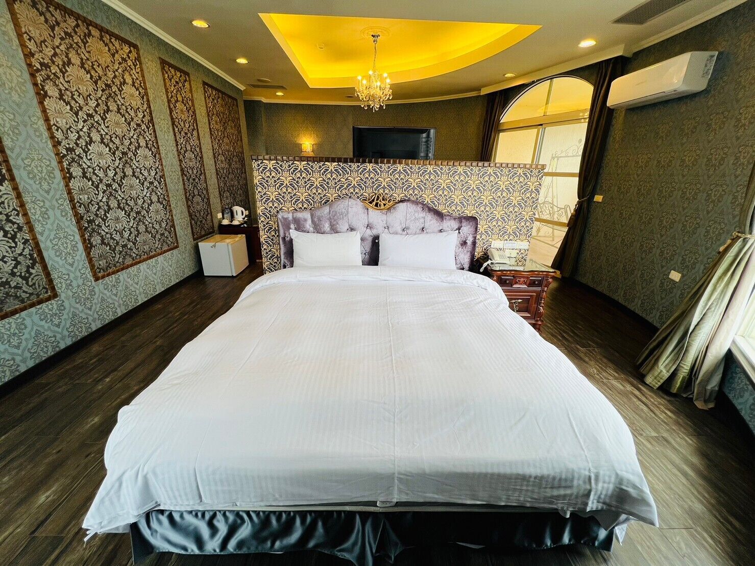 VIP Double Room | Blackout drapes, rollaway beds
