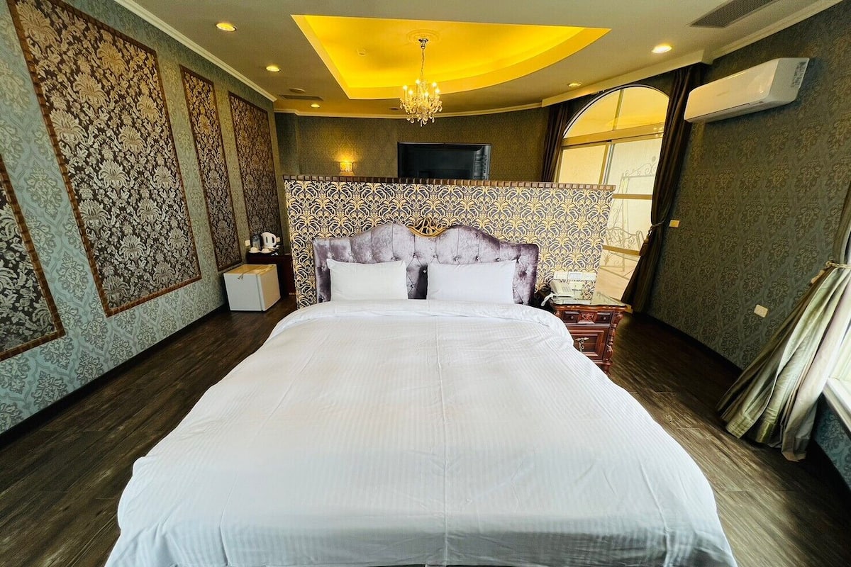 VIP Double Room | Blackout drapes, rollaway beds