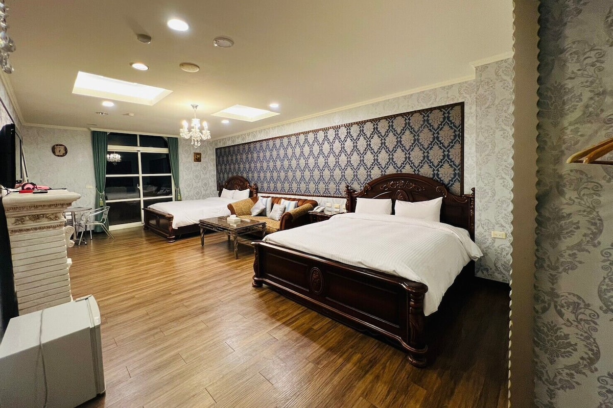 Blackout drapes, rollaway beds