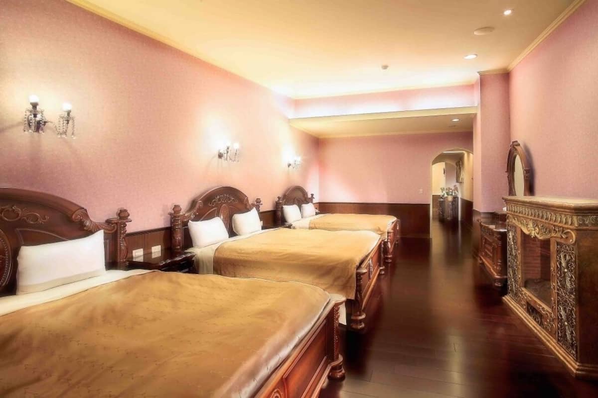 Habitación Royal, vistas a la montaña | Cortinas opacas, camas supletorias, ropa de cama