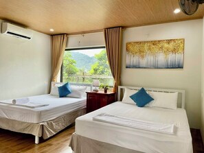 ファミリー ルーム ガーデンビュー | 1 室のベッドルーム、羽毛の掛け布団、セレクト コンフォート製ベッド、客室ごとに異なる装飾