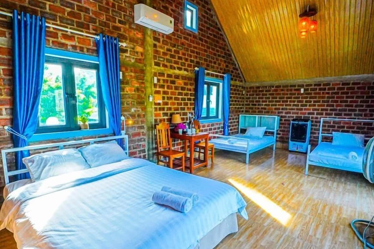 家庭四人房, 阳台, 山景 | 1 多间卧室、羽绒被、Select Comfort 床、办公桌