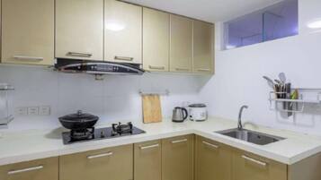 Elite-Apartment, 2 Schlafzimmer, Meerblick | Eigene Küche | Kühlschrank, Herdplatte, Wasserkocher, Kochgeschirr/Geschirr/Besteck