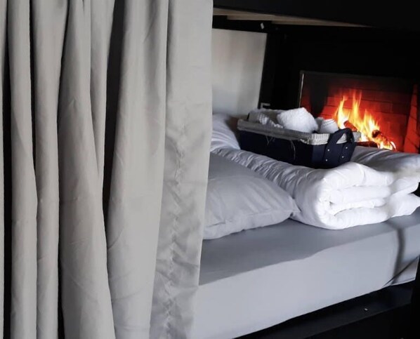 Dormitorio compartido Deluxe | Sábanas de algodón egipcio, ropa de cama de alta calidad y edredón