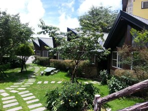 Comfort Triple Room, Non Smoking | Bed sheets - Liching Garden Villa (Ren'ai)