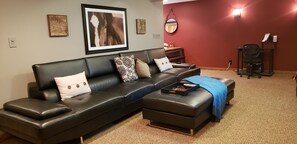 Interior - Close to UM & Downtown. Refurbished 1350 sq ft w/ Gym, Laundry, Kitchen, Patio. (Missoula)