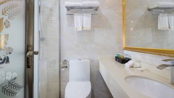 Exclusive Double Room | Bathroom | Shower, free toiletries, hair dryer, slippers