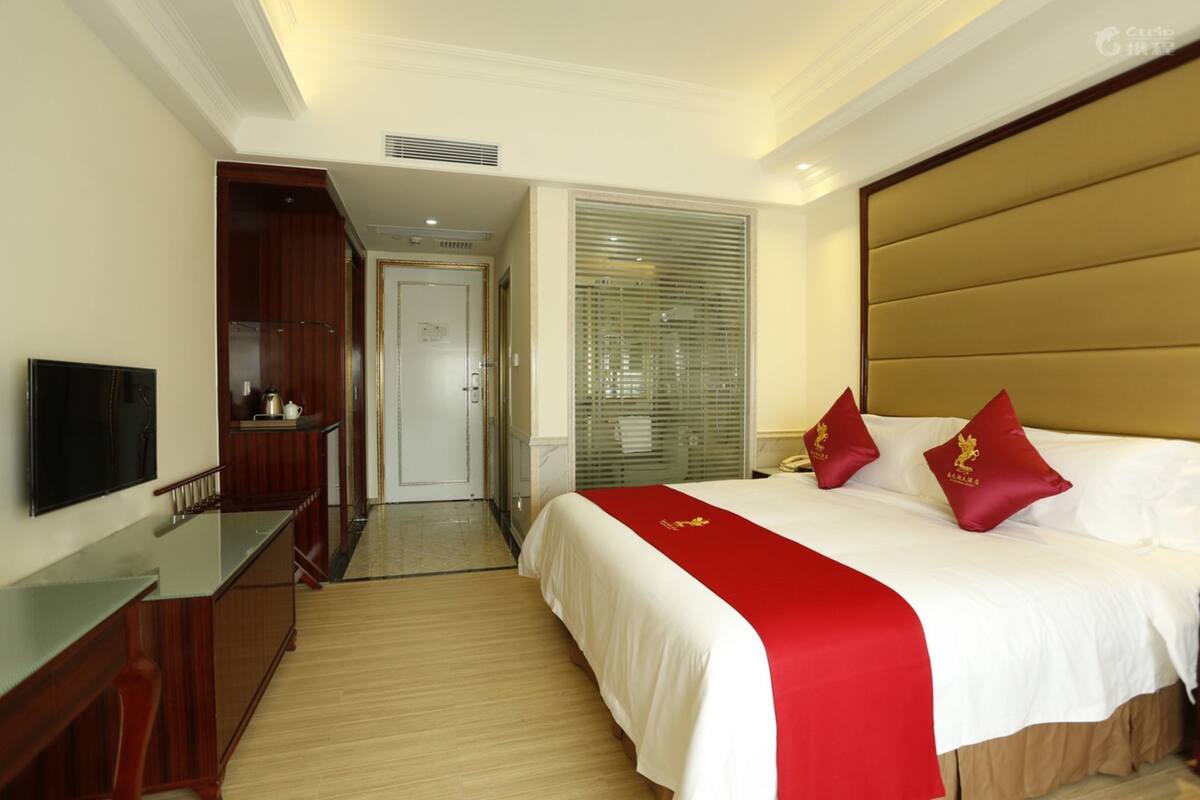 In-room safe, desk, blackout drapes, iron/ironing board (on request)