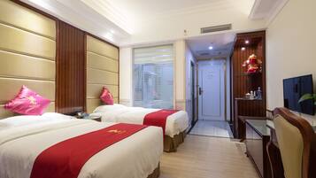 Kamar Twin Deluks | Brankas, meja kerja, tirai kedap cahaya, dan setrika/meja setrika