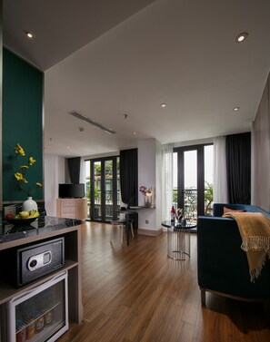 Suite Balcony With City View | Premium bedding, memory-foam beds, minibar, in-room safe - Aurora Premium - A Lifestyle Hotel (Hanoi)