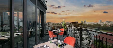 Daily local cuisine breakfast (VND 200000 per person)