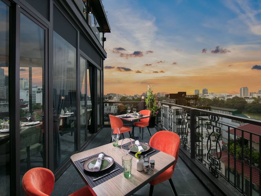 Daily local cuisine breakfast (VND 200000 per person)