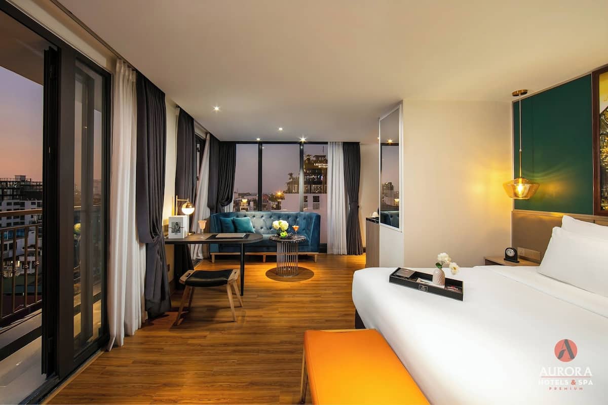 Panoramic-Suite (Aurora) | Hochwertige Bettwaren, Betten mit Memory-Foam-Matratzen, Minibar