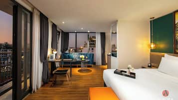 Panoramic-Suite (Aurora) | Hochwertige Bettwaren, Betten mit Memory-Foam-Matratzen, Minibar