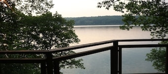Privater Hudson Valley Haven mit Blick auf den Fluss