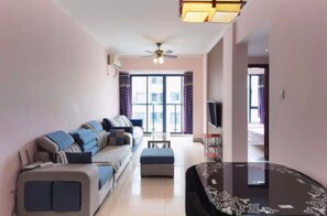 Elite-Apartment, 2 Schlafzimmer, Gartenblick | 2 Schlafzimmer, Schreibtisch, Verdunkelungsvorhänge, kostenloses WLAN