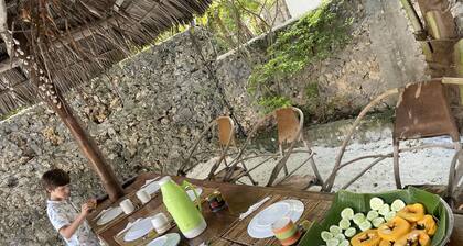 Furaha Lodge Ă droite sur la plage de sable blanc de Jambiani