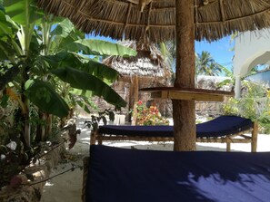 Property grounds - Furaha Lodge right on the white sandy beach of Jambiani (Jambiani)