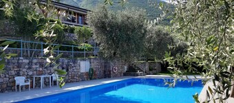 Apartment Agnese with lake view, swimming pool, garage and private garden.