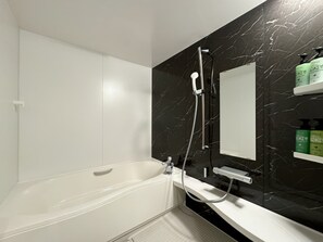 Luxury Room | Bathroom | Combined shower/bathtub, free toiletries, hair dryer, bathrobes - Hotel Gran Villa (Tokyo)