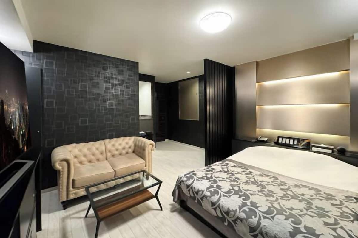 1 bedroom, soundproofing, free WiFi, bed sheets