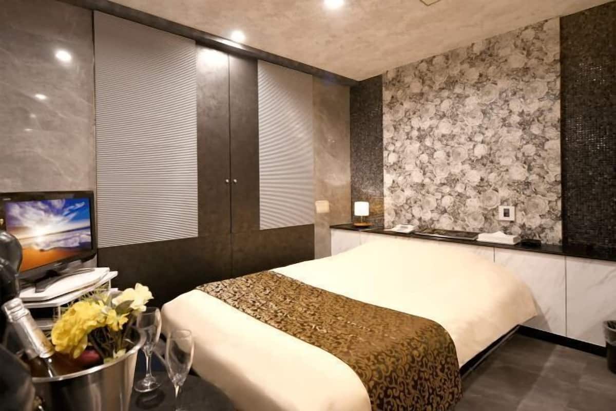 1 bedroom, soundproofing, free WiFi, bed sheets