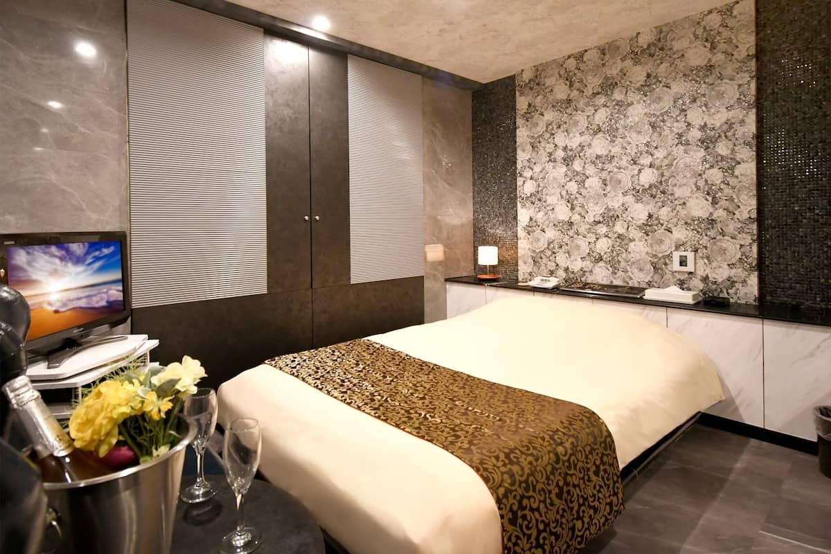 1 bedroom, soundproofing, free WiFi, bed sheets