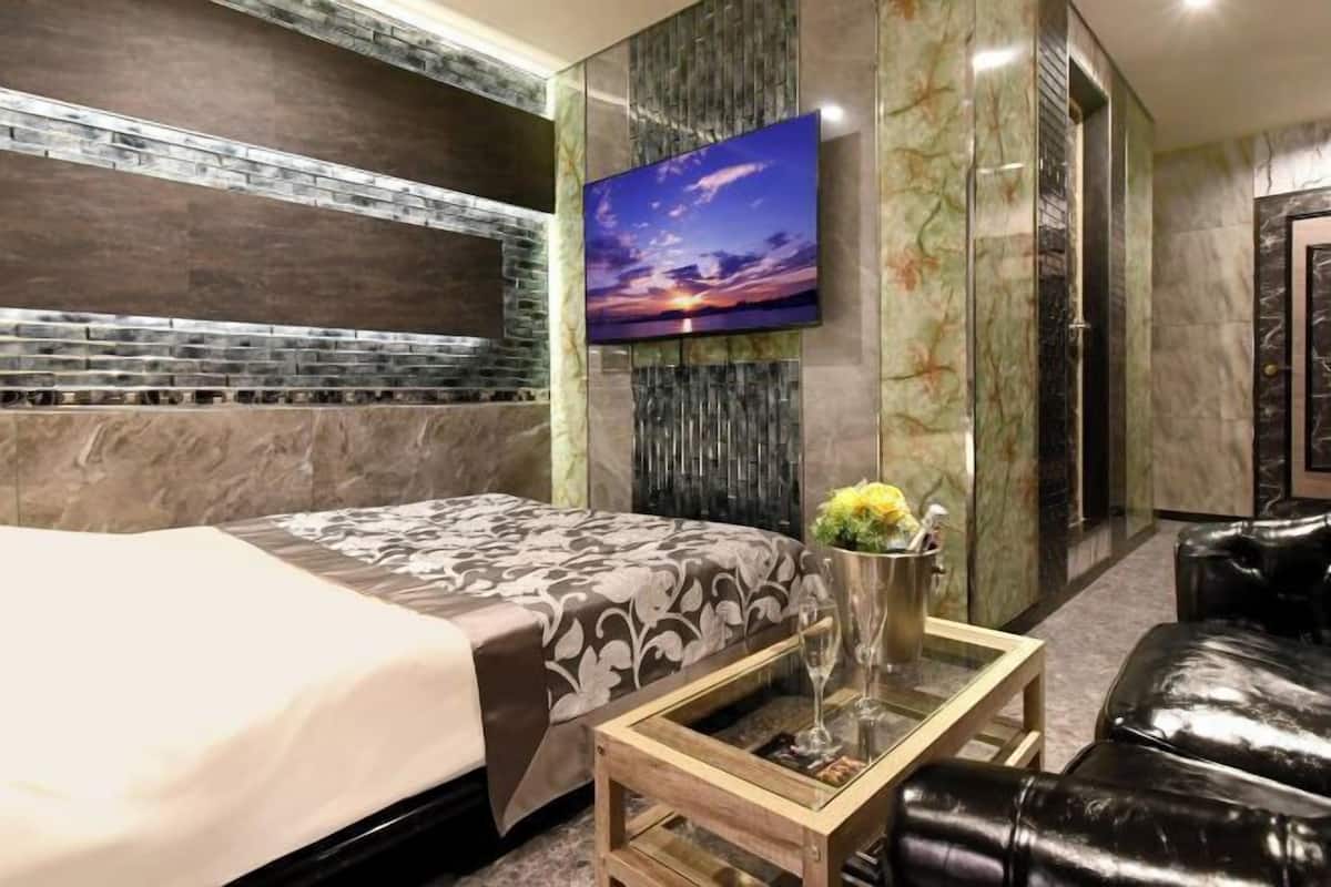 1 bedroom, soundproofing, free WiFi, bed sheets