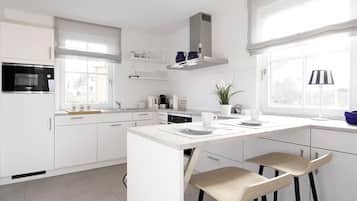 Kühlschrank, Mikrowelle, Ofen, Geschirrspüler