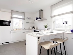 Refrigerador, microondas, horno y lavavajillas 