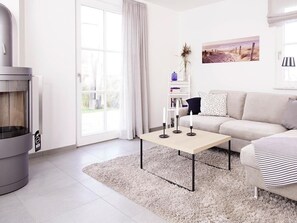 Flat-screen TV, fireplace