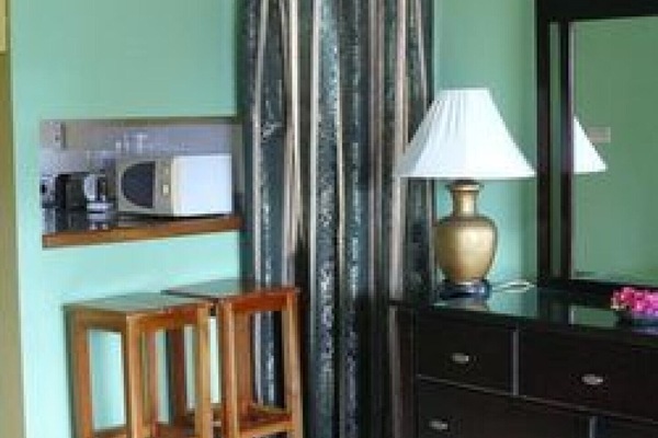 Equipped with Full Kitchen