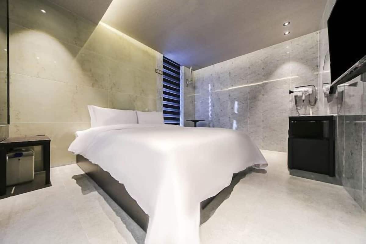 1 chambre, literie de qualité supérieure, couette en duvet d'oie