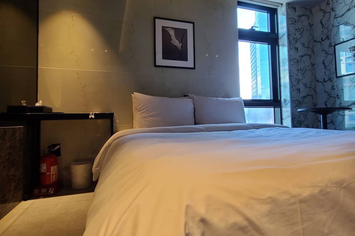 1 dormitorio, ropa de cama de alta calidad, edredones de plumas