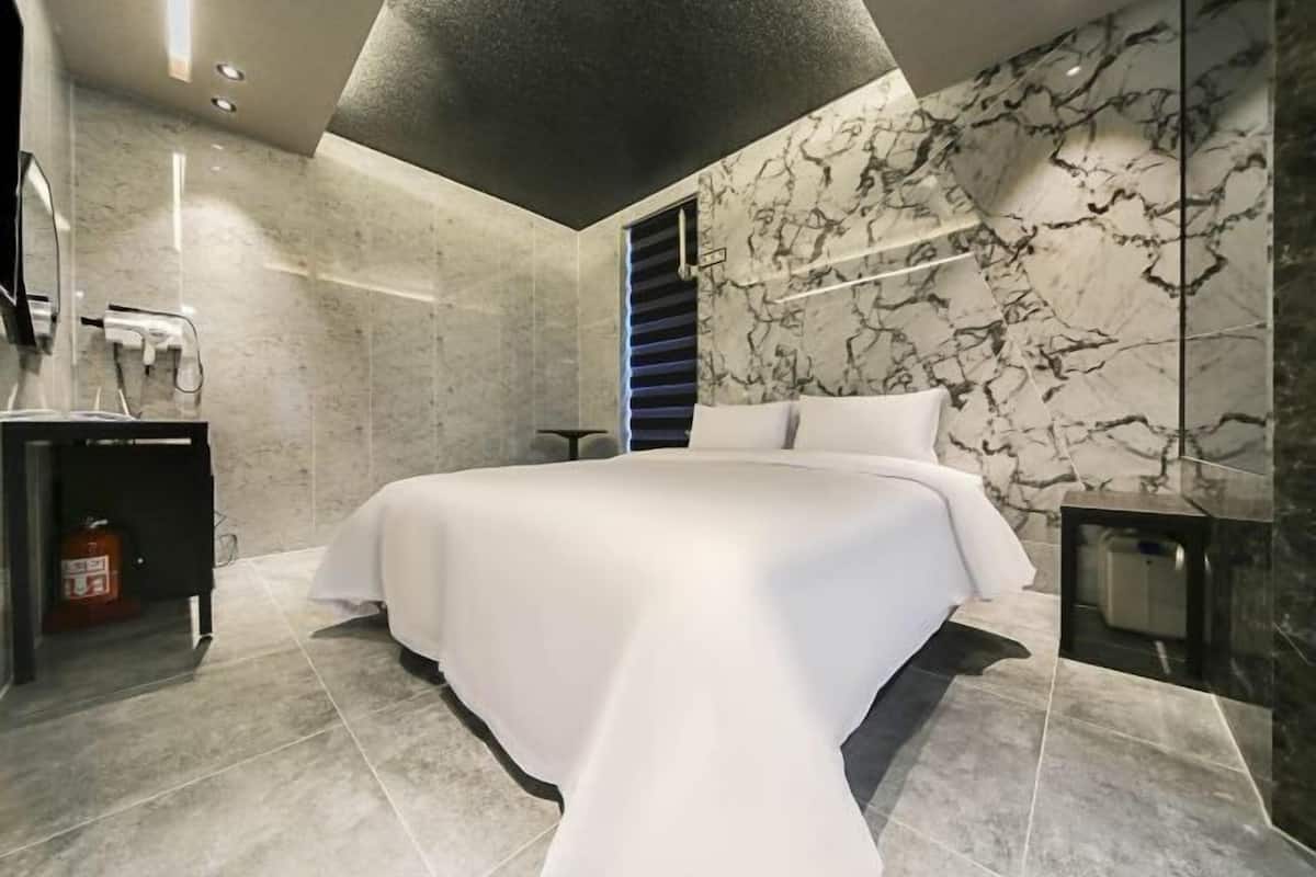 1 chambre, literie de qualité supérieure, couette en duvet d'oie