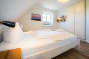 2 bedrooms, travel crib, WiFi, bed sheets - Half of the house Oasis 3 (ID 381) (Sankt Peter-Ording)