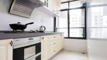 Apartment, 2 Schlafzimmer, Meerblick | Eigene Küche | Kühlschrank, Herdplatte, Wasserkocher, Kochgeschirr/Geschirr/Besteck