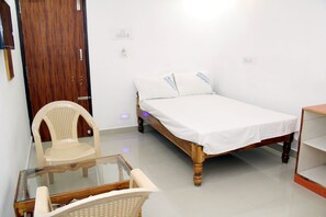 Standard Double Room, 1 Double Bed | Living room - UNIVERSAL RESIDENCY (Tiruvannamalai)