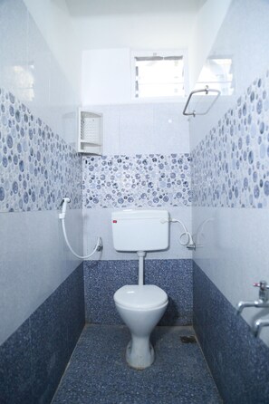 Bathroom - UNIVERSAL RESIDENCY (Tiruvannamalai)