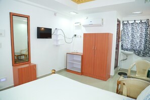 Deluxe Double Room, 1 Double Bed | Living area