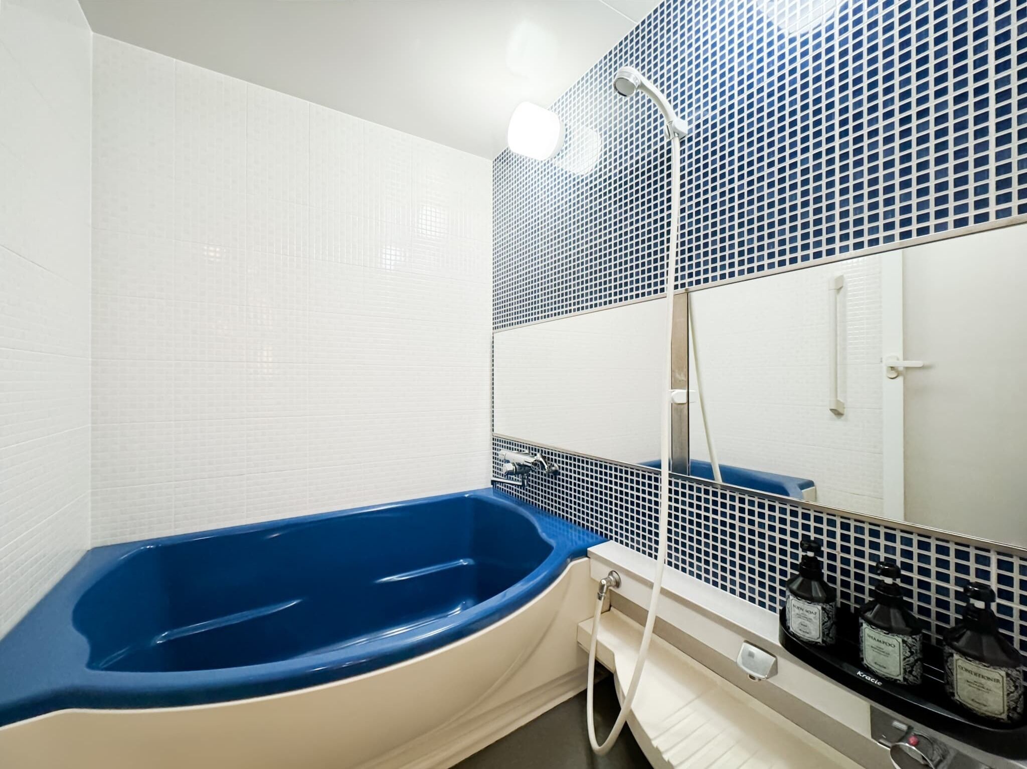 double room, smoking | bathroom | combined shower/bathtub, free toiletries, hair dryer, slippers
