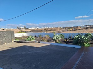 Property grounds - Casa el Gallo Rural house located in the village of Muñique, Teguise (Teguise)