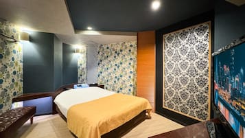 Desk, soundproofing, free WiFi, bed sheets