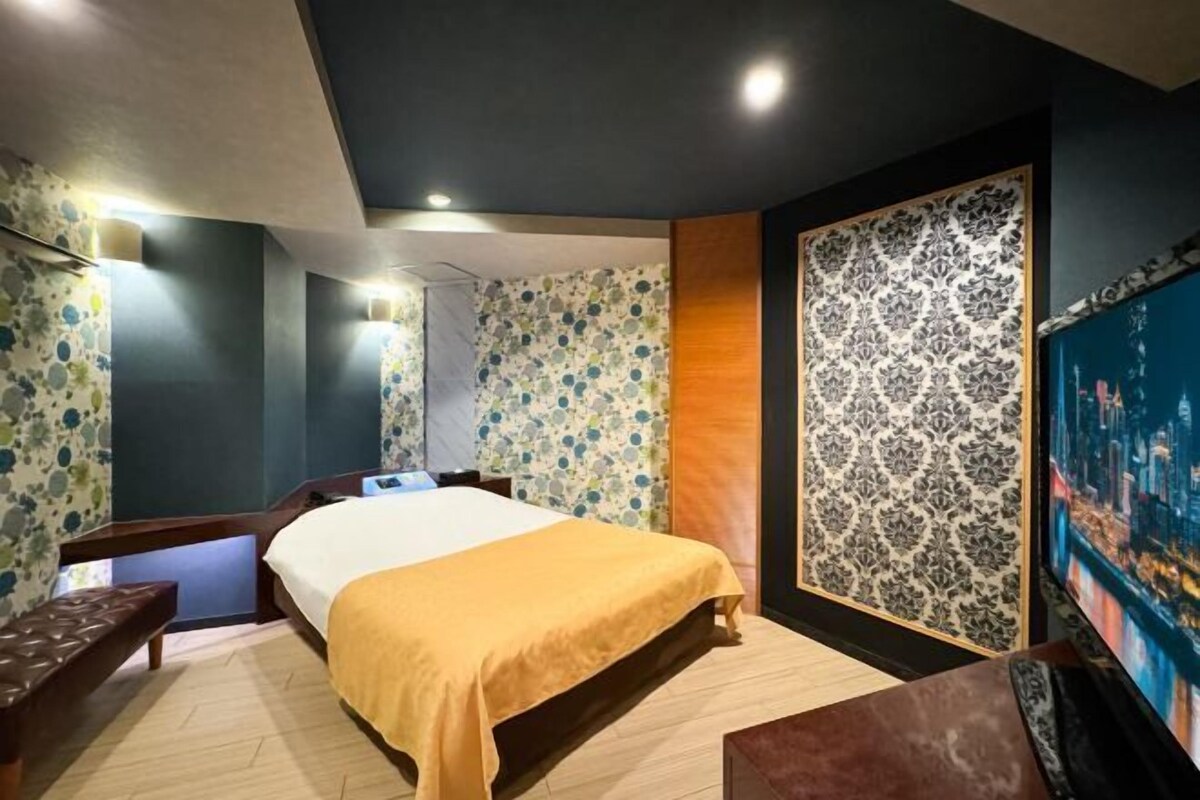 Escritorio, sistema de insonorización, wifi gratis y ropa de cama 