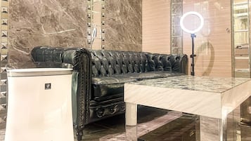 Desk, soundproofing, free WiFi, bed sheets